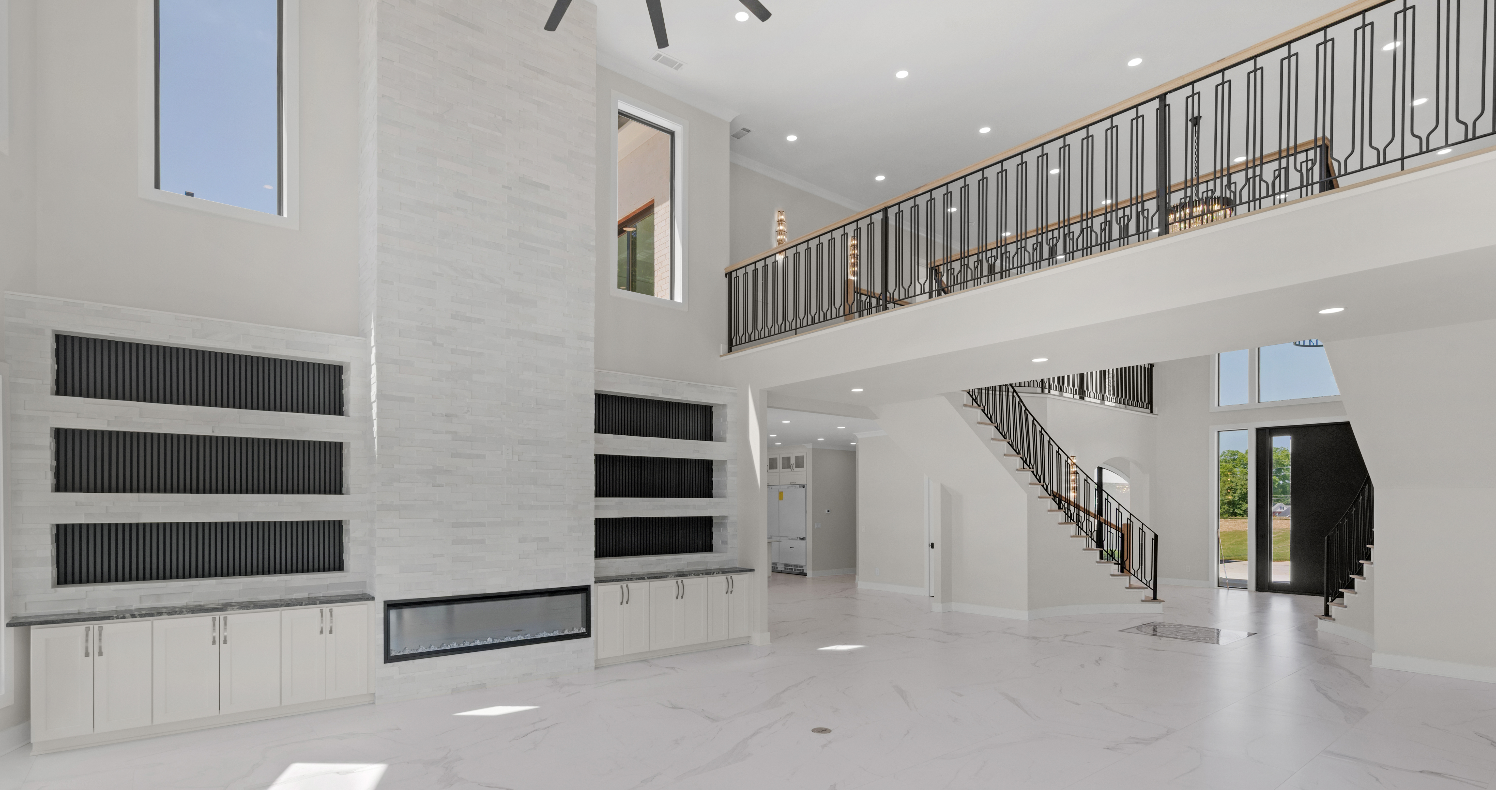 Fireplace & built-ins
